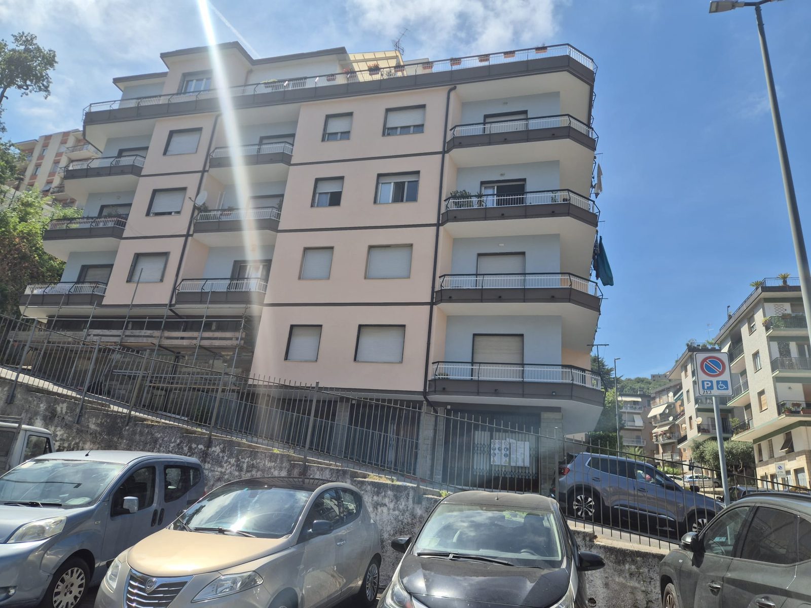 Vista complessiva della facciata ripristinata nel centro di Savona a lavori conclusi